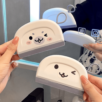1PC Cartoon Mini Squeegee Wink Seal Bear Bathroom Countertop Squeegee Board, Bathroom Living Room Glass Mirror Car Window Defogging Cleaning Tool, Sink Squeegee, Mini Mop Small Squeegee, Bathroom Glass Cleaning Tool, Kitchen Bathroom Sink Squeegee Board
