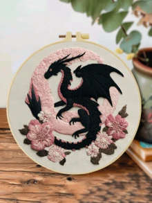1 pieza Kit completo de bordado 20x20cm/7.9in 9 estilos de dragón: Gótico, Castillo & Tema de dragón Patrón clásico minimalista Adecuado para principiantes adultos & amantes de los dragones Incluye tela, instrucciones, aro de bordado, aguja & hilo Regalo perfecto Arte para el hogar/oficina Alivio del estrés Manualidad - 20 x 20 cm - Ver 23