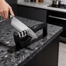 3段式鎢鋼手動磨刀器，附防滑底座，耐用磨刀石廚房工具，適用主廚刀、削皮刀、牛排刀，快速輕鬆研磨拋光，家用廚房磨刀器 - 彩色 - 查看 2