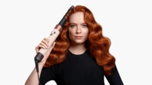 Dyson Airwrap I.D.™ 多功能造型器與吹風機 陶瓷粉/玫瑰金,一鍵打造完美捲髮。一鍵打造完美捲髮。全新錐形 Airwrap™ 捲髮筒搭配錐形尖端。送給媽媽、妻子和朋友的禮物 - 英規插(220-240V) - 查看 4