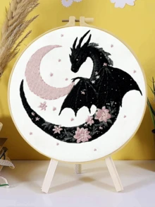 1 pieza Kit completo de bordado 20x20cm/7.9in 9 estilos de dragón: Gótico, Castillo & Tema de dragón Patrón clásico minimalista Adecuado para principiantes adultos & amantes de los dragones Incluye tela, instrucciones, aro de bordado, aguja & hilo Regalo perfecto Arte para el hogar/oficina Alivio del estrés Manualidad - 20 x 20 cm - Ver 3