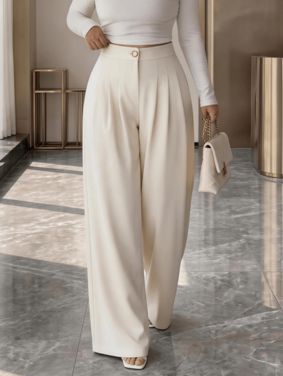 Calça Plus Size feminina elegante de pernas largas com zíper e tecido plano, perfeita para um look formal chique.