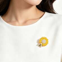 Bee Sunflower Brooch, Fashion Creative Premium Brooch, Exquisite Personalized Elegant Versatile Clothing Accessory - Sunflower Brooch - View 4