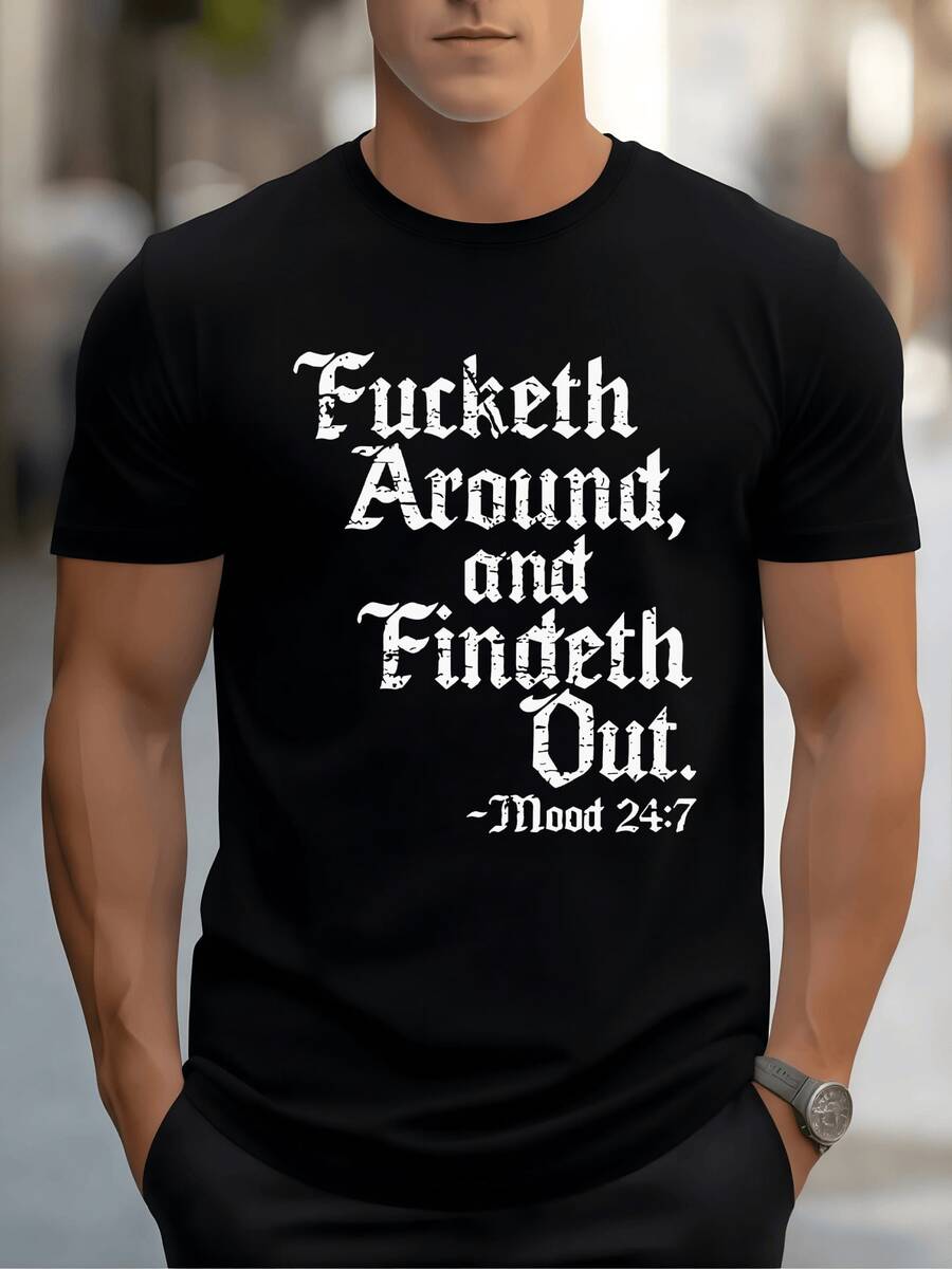 This Men's T-Shirt Features A Phrase About Living Daring Experiences With Constant Risk And Inevitable Results, Reflecting A Continuous State Of Life. - 黑色 - 查看 1