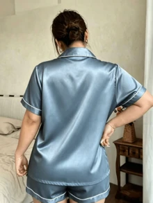 女士优雅纯色短款真丝睡衣套装 - 短袖纽扣领上衣和裤子，柔软缎面睡衣，可机洗，可外穿 - 霧霾藍 - 查看 2