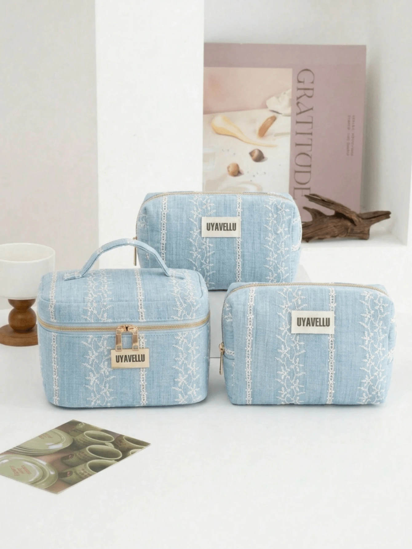 Bolsa de maquillaje azul de gran capacidad y moda, bolsa de viaje de vacaciones con patrón floral lindo, bolso de mano elegante de alta gama bohemio, bolsa de aseo de viaje portátil con cremallera, bolsa de almacenamiento portátil, esencial de viaje, útiles escolares, juego de bolsas de maquillaje de tela suave, cartera y bolso de mujer de moda, adecuado para el hogar, viajes, vacaciones y escuela, esencial para el dormitorio, regalo para dama de honor, regalo del Día de la Madre, regalo de cumpleaños. (Patrón aleatorio) - Celeste - Ver 1