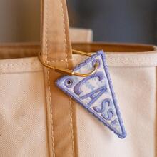 個性化三角旗刺繡包飾吊飾 | 定製字母鑰匙圈 | 金色登山扣 | 傳家寶風格禮物 | 行李吊牌 | 鑰匙圈、包包吊飾、開學季 - 彩色 - 查看 6