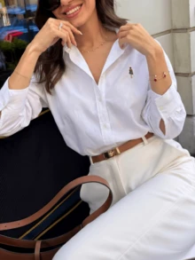 Damen Weiße Lässige Vielseitige Einfache Pendler Bluse, Mode Minimalistisch Bestickte Langarm Top, Dropped Shoulder Design, Asymmetrischer Saum, Patchwork Details, Kombination aus Komfort und Locker Collegestil Frühling - Weiss - Übersicht 8