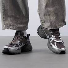 Nike V2K Run Comfortable And Versatile Low-Top Running Shoes For Men, Suitable For Casual Urban Commuting, Silver Brown - Silver Brown - View 4