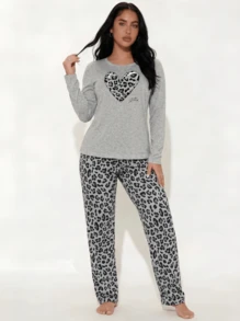 Snug League Gray Heart Print Long Sleeve Top & Pants Pajama Set For Women, Winter Clothes - Grey - View 4