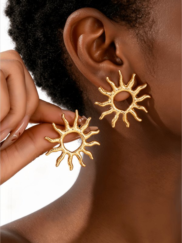 1 Pair Hollow Sun-Shaped Stud Earrings, Vintage Fashion Women's Jewelry, Suitable For Daily, Party, Beach, Great Gift