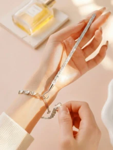 Multi-Color Portable Bracelet Wearing Assistant Tool With Adjustable Bracelet Clasp, Jewelry Accessory Tool For Wearing Bracelets, Necklaces And Watch Straps, Easily Solves The Problem Of Not Being Able To Fasten Bracelet Clasp When Alone At Home Or Traveling - Multicolor - View 1