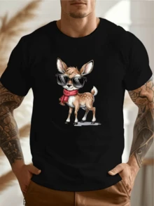 Ciervo joven con gafas de sol y bufanda roja que refleja una actitud moderna confiada y divertida camiseta de hombre casual elegante - Negro - Ver 1