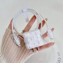 小號淡粉色/黑色蝴蝶結/金色蝴蝶結/櫻桃與白色珍珠設計手機充電器套組 20W/18W，充電線保護套，充電頭保護殼，相容於 Apple 13/16/15/14 充電器 - 白色 - 查看 6