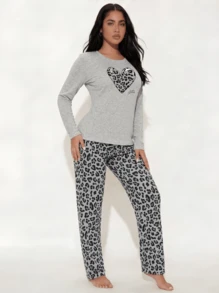 Snug League Gray Heart Print Long Sleeve Top & Pants Pajama Set For Women, Winter Clothes - Grey - View 3