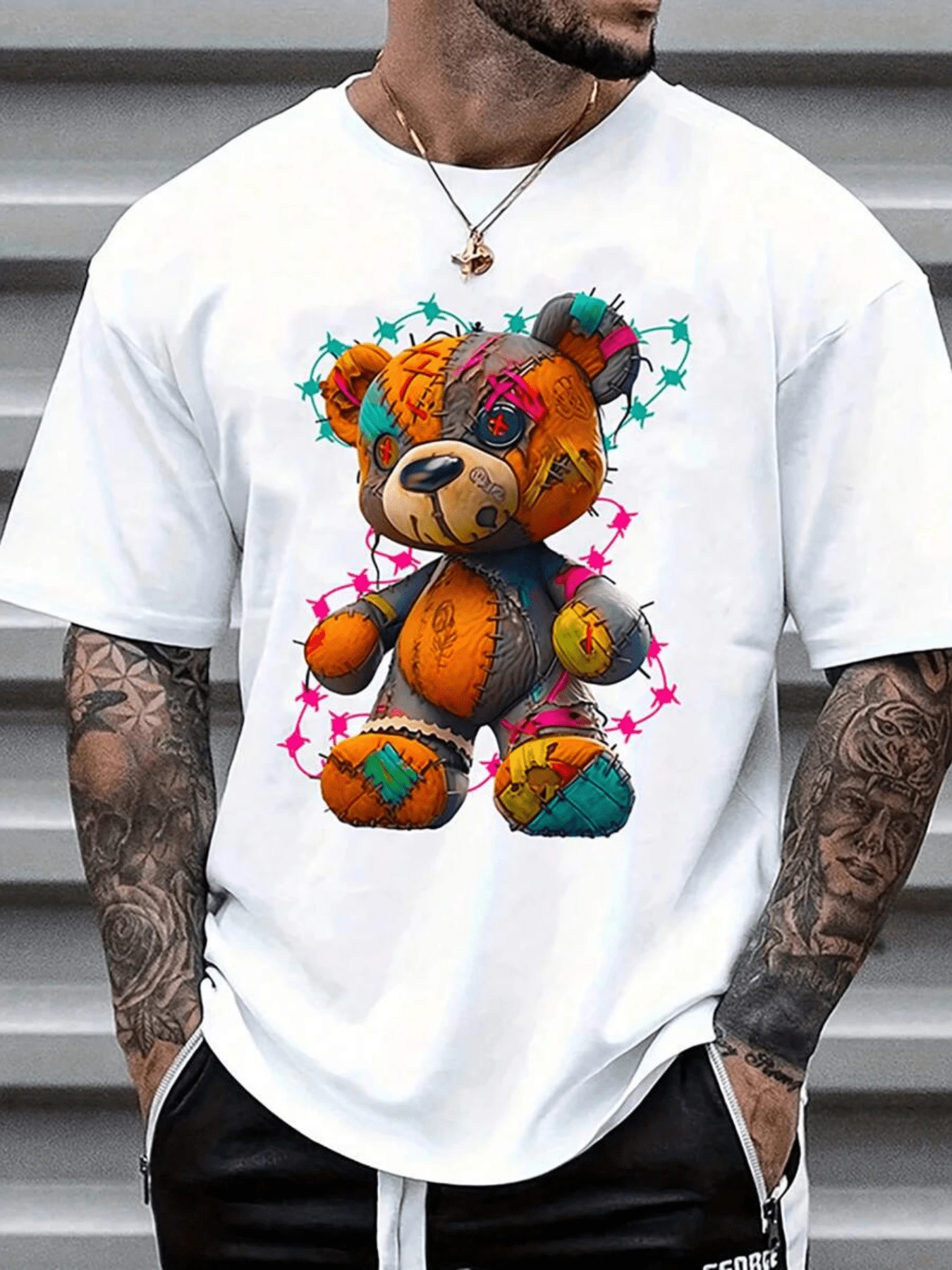 Oso de peluche colorido con costuras artísticas y fondo de espinas camiseta de hombre casual moderna cómoda para verano - Blanco - Ver 1