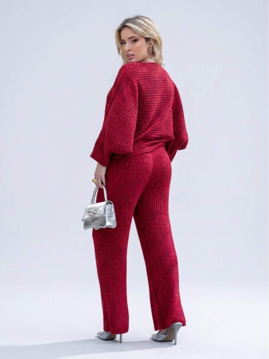 Women's Cold Weather Set In Ribbed Mousse Knit - Oversized Blouse And Pants | Fits Sizes 36 To 44 | Textured Pattern | Wool-Like Fabric | Drawstring Pocket | Women's Clothing | Daily Wear | Autumn/Winter - Red - View 1
