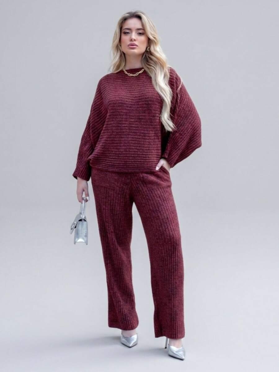 Women's Cold Weather Set In Ribbed Mousse Knit - Oversized Blouse And Pants | Fits Sizes 36 To 44 | Textured Pattern | Wool-Like Fabric | Drawstring Pocket | Women's Clothing | Daily Wear | Autumn/Winter - Maroon - View 1