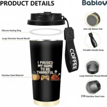 1 Stück/5 Stücke 500ml Edelstahl isolierter Kaffeebecher, Muster mit Spiel Kürbis Truthahn Zitat Muster, mit Klappdeckel und "COFFEE" Griffband, auslaufsicher vakuumisoliert, langanhaltende Kälte- und Wärmespeicherung, geeignet für Pendeln und Reisen, exquisites Thanksgiving Geschenk für Gamer - Schwarzes Pixelspiel - Übersicht 5