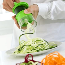 1件 手持式螺旋蔬菜切片器 不鏽鋼多功能廚房工具，適用於胡蘿蔔、小黃瓜、櫛瓜 | 沙拉與義大利麵製作 | 輕巧易清洗設計，蔬菜刨絲器，操作簡單易上手，健身與減重必備廚房小工具 - 彩色 - 查看 13