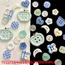 11/22/33/44/55/66/77/88/99入 藍粉色鈕扣組 - 隨機圖案與顏色 柔藍、愛心、花卉圖案、球形淺藍/天藍/白色 - 適用於縫紉、編織、手工DIY - 耐用塑料布料扣件 - 初學者與專業人士必備、裝飾鈕扣、紋理表面 - 多色 - 查看 10