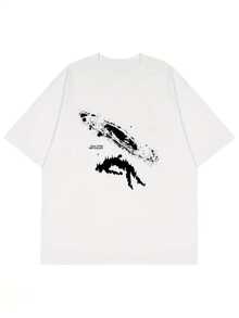 Silueta humana cayendo hacia una galaxia espiral brillante que representa la inmensidad del cosmos profundo camiseta de hombre cómoda - Blanco - Ver 1