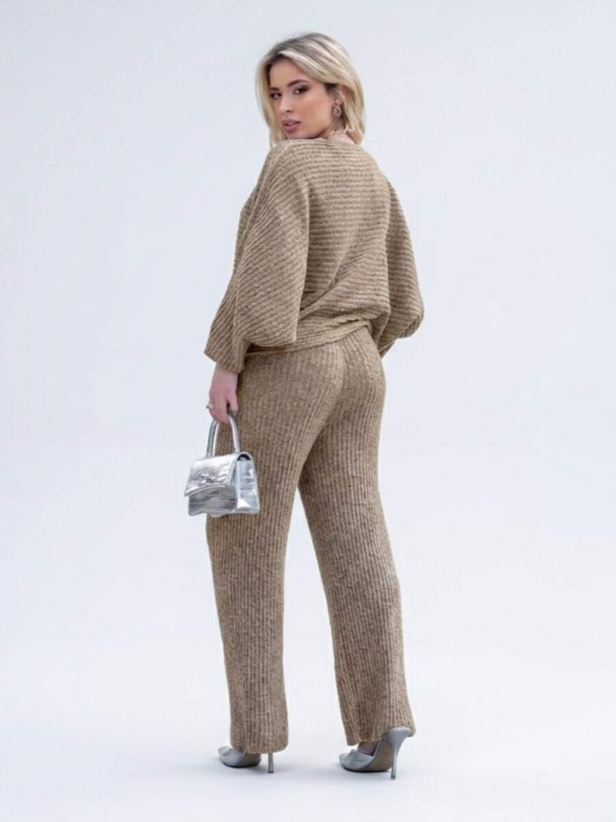 Women's Cold Weather Set In Ribbed Mousse Knit - Oversized Blouse And Pants - Fits Sizes 36 To 44 - Textured Pattern - Wool-Like Fabric - Pocket - Drawstring - Women's Clothing - Daily Wear - Autumn/Winter - Dark Beige - View 1