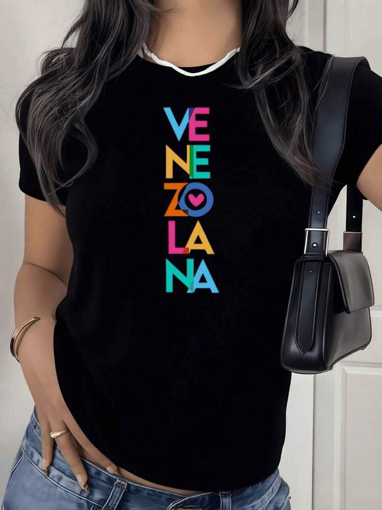 Letras coloridas verticales que forman la palabra  con un corazón en el centro simbolizando orgullo latino camiseta de mujer casual moderna - Negro - Añade 1
