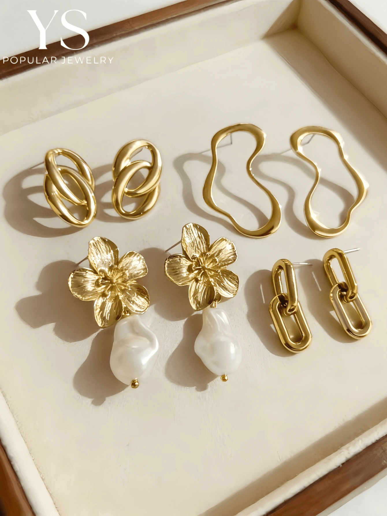 4 Pairs/Set Vintage Luxury Gold Floral Geometric Earrings Set, Premium Matte Metal Twisted Design Hoop Earrings, Suitable For Women's Daily Wear And Holiday Gatherings - 4 Pairs Of Gold - View 1