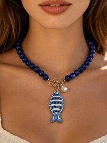 Collar de cuentas de pez