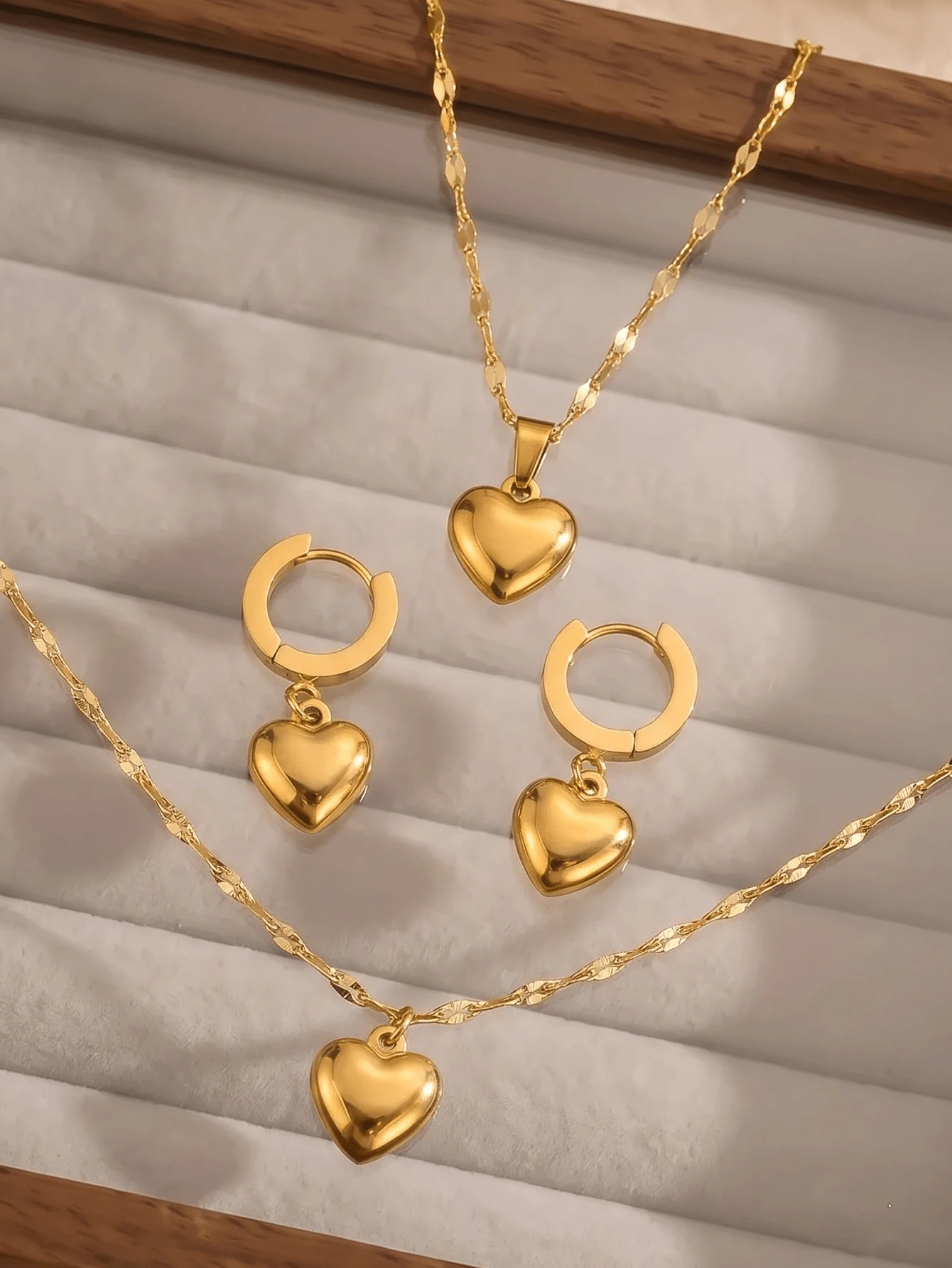 4pcs Stainless Steel Jewelry Set, Including Necklace, Earrings And Bracelet, Vintage Elegant Heart Design, Suitable For Women's Daily/Party Wear, Also An Ideal Gift For Mother's Day And Valentine's Day. (Can Be Sold Separately) - Gold - View 1