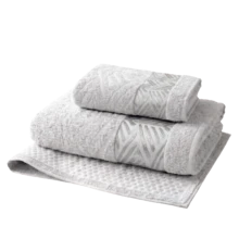 Jogo de Toalhas de Banho 3 Peças Jacquard Premium (1 Banho + 1 Rosto + 1 Tapete) - Modelo Berlim Alta absorção Toque Macio Tecido 100% Algodão - Branco - Visão 2
