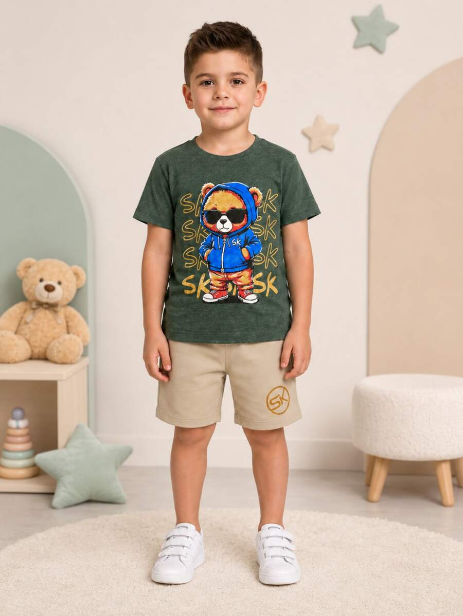 Conjunto Infantil Masculino Primavera Verão Divertido – Camiseta Verde com Estampa de Ursinho + Bermuda Bege | Look Casual para o Dia a Dia (2 a 14 Anos)