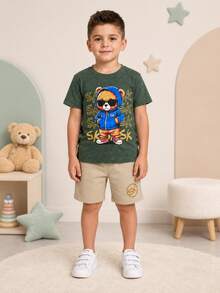 Conjunto Infantil Masculino Primavera Verão Divertido – Camiseta Verde com Estampa de Ursinho + Bermuda Bege | Look Casual para o Dia a Dia (2 a 14 Anos) - Verde e Bege - Visão 8