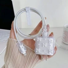 小號淡粉色/黑色蝴蝶結/金色蝴蝶結/櫻桃與白色珍珠設計手機充電器套組 20W/18W，充電線保護套，充電頭保護殼，相容於 Apple 13/16/15/14 充電器 - 白色 - 查看 9