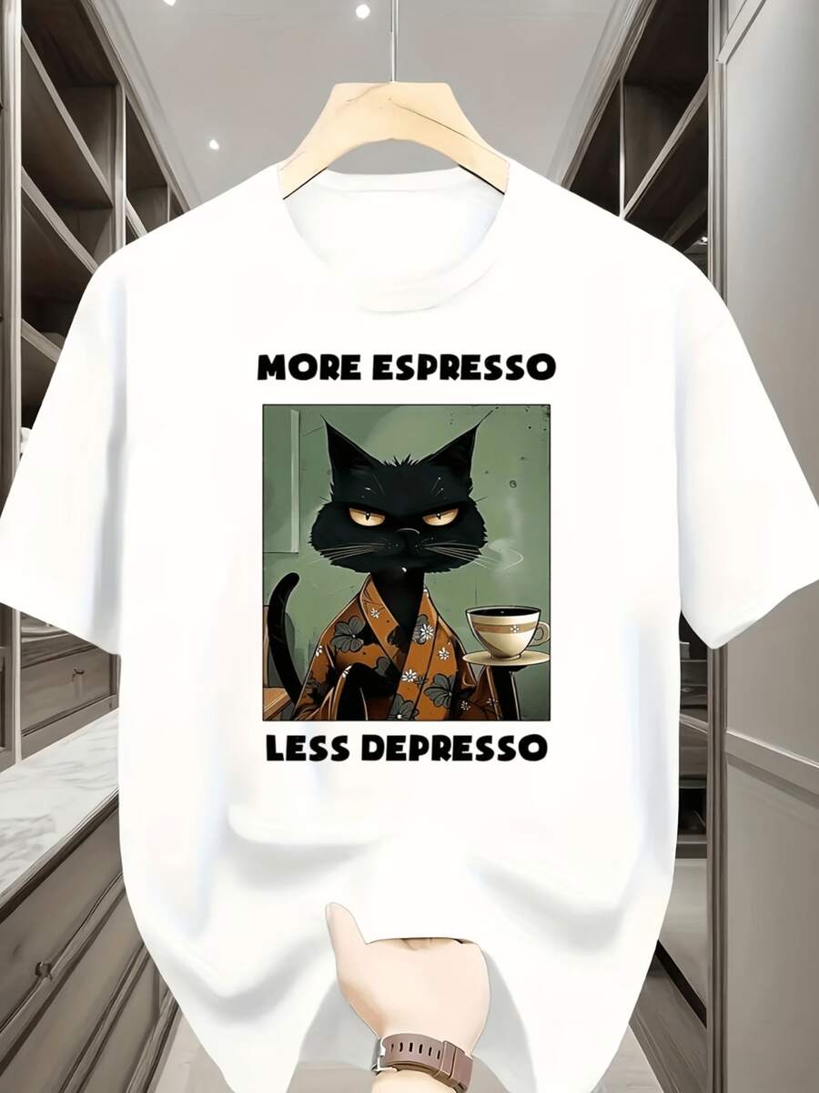 Nave locale. Spedizioni  Germania, Italia, Francia, Spagna, Polonia |   Maglietta da uomo |   Maglietta con stampa di gatto che beve caffè 'Più Espresso Meno ', gatto nero in kimono che beve caffè espresso, top bianco versatile. Perfetto - A - Visualizzare 1