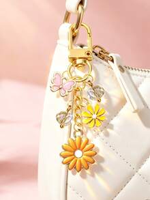 1pc Sweet Style Daisy Butterfly Crystal Bead Bag Charm, Gentle Girl Highly Attractive Key Pendant, Versatile Bag Decoration, Best Friend Small Gift, 2 Color Options Available - Multicolor - View 3