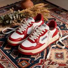 AU - Classic Grey And White Lace-Up Shoes Adorned With A Colorful Patchwork Design. Comfortable Skate Shoes, Designed For Couples, With A Contrasting Design In Bold Colors. - 紅色 - 查看 2
