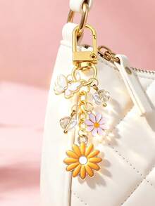 1pc Sweet Style Daisy Butterfly Crystal Bead Bag Charm, Gentle Girl Highly Attractive Key Pendant, Versatile Bag Decoration, Best Friend Small Gift, 2 Color Options Available - Multicolor - View 2