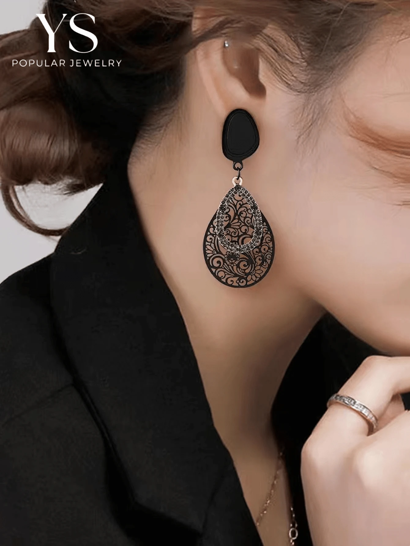1pair European And American Style Exaggerated Black Floral Element Earrings, Retro Earrings With Unique Design, Luxury Drop Earrings For Women's Daily Wear