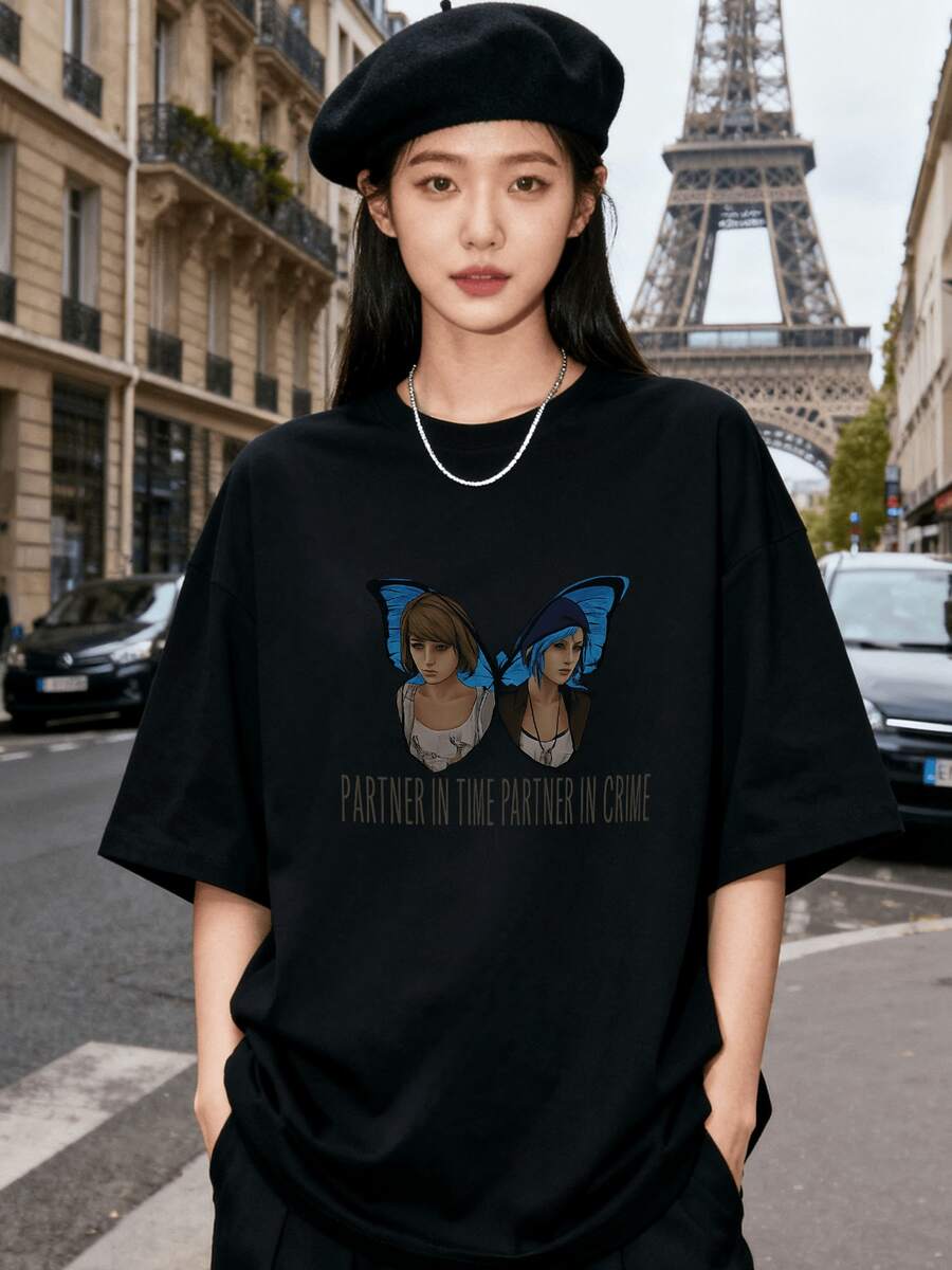 Camiseta Gráfica Oversize para Mujer Disponible en Cinco Tallas, Adecuada para las Cuatro Estaciones del Año. Cuenta con un cuello redondo informal, estampado de mariposas - Negro - Ver 1