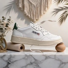 AU - Classic Grey And White Lace-Up Shoes Adorned With A Colorful Patchwork Design. Comfortable Skate Shoes, Designed For Couples, With A Contrasting Design In Bold Colors. - 綠尾 - 查看 3