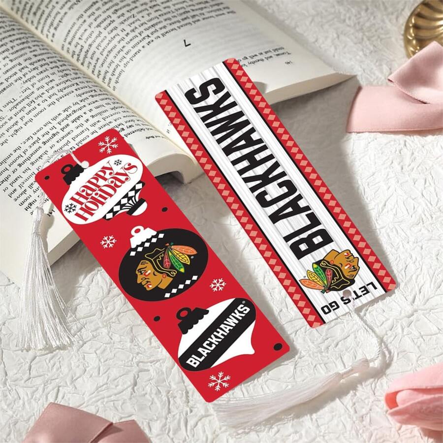 2pcs PET Printed Bookmarks, Christmas Ball Pattern Exquisite And Beautiful, Durable And Aesthetic, Unique Design Suitable For Daily Use Or Collection. The Best Gift For Back To School Season, Whether For Personal Use Or As A Gift For Family And Friends, It's A Unique And Practical Gift Choice To Add Atmosphere And Fun To Reading Time (Random Color Tassels) - 2PCS - View 1