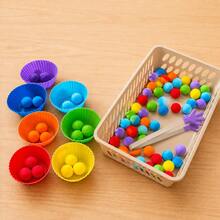 1 Juego de Pompones Arcoíris - Juguete Educativo de Reconocimiento de Colores y Entrenamiento de Concentración para Niños Pequeños, 78 piezas (7 Vasos de Colores + 1 Clip de Color Aleatorio + 70 Bolas de Algodón de 2cm) - Multicolor - Ver 8