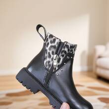 Botas de combate para niños con estampado de leopardo negro, patchwork, cremallera lateral, detalle de remaches, suela gruesa y tacón ancho - Negro - Ver 5