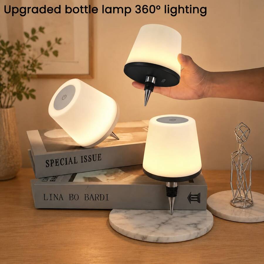 Lámpara de Botella de Vino Inalámbrica Versión Mejorada - Totalmente Transparente Esmerilada, Recargable por USB, Control de Interruptor Táctil, Luz de 3 Colores/Atenuable Conmutable, Luz Ambiental Inteligente, Iluminación de 360°, Diseño de Enchufe Puntiagudo, Fácil Instalación, Regalo Ideal para Fiestas, Restaurantes, Bares y Decoración del Hogar - lámpara de escritorio - Ver 1