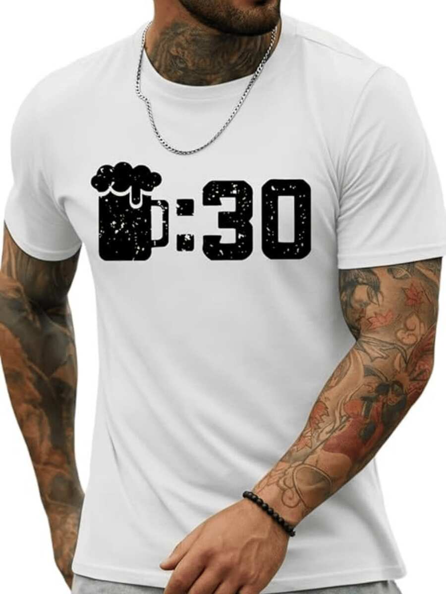 Hora de disfrutar con amigos representada por una jarra de cerveza y el número 30 en gran estilo camiseta de hombre moderna casual atractiva - Blanco - Ver 1
