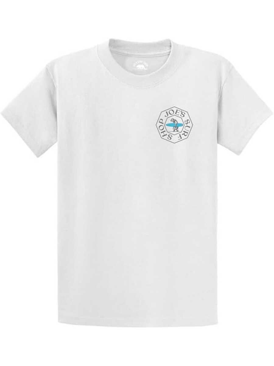 Gráfico de surfista cabalgando una ola dentro de un emblema octogonal que evoca libertad marina y aventura camiseta de hombre cómoda casual - Blanco - Ver 1