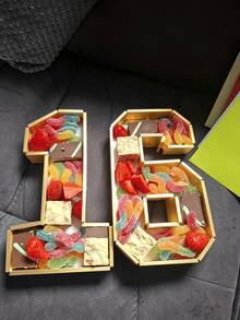 1 pièce Boîte de décoration de gâteau en bonbon en forme de chiffre, boîte de ballon de chiffre d'anniversaire, mosaïque de chiffres, convient pour la décoration de table d'anniversaire, l'arrangement de table de mariage, la décoration de fête et d'autres occasions, la fête des mères, la saison de la remise des diplômes - Doré - Voir 3