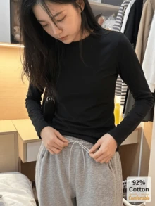 秋季純棉長袖T恤，百搭黑色女款修身純色內搭打底衫 - 黑色 - 查看 4